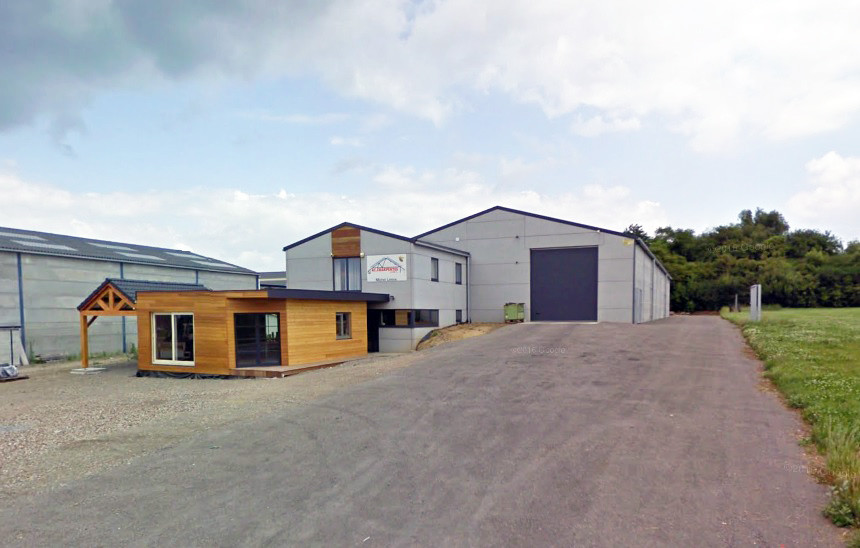 Bâtiment semi-industriel à louer à Waremme - hall, bureaux et stockage extérieur